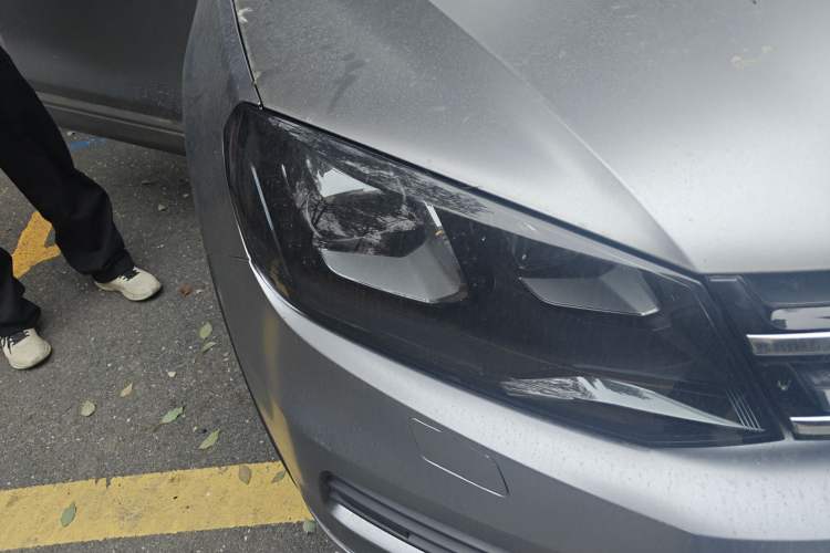 Used Volkswagen Touareg 2011 3.0 TSI Standard Version Right Front Headlight