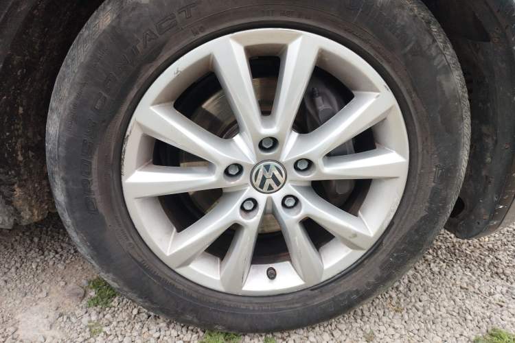 Used Volkswagen Touareg 2011 3.0 TSI High-End Version Right Front Wheel Hub
