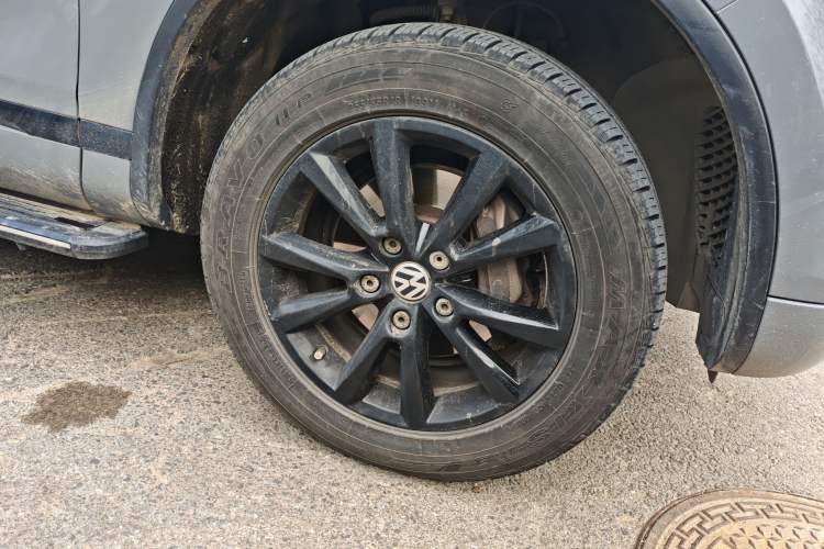 Used Volkswagen Touareg 2011 3.0 TSI High-End Version Right Front Wheel Hub