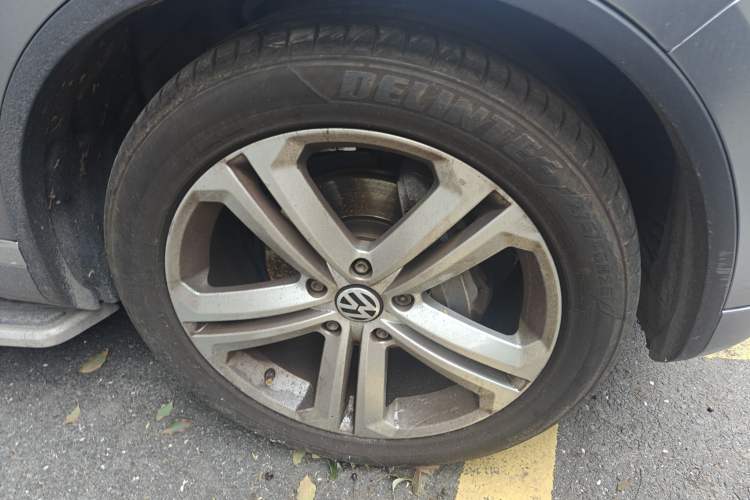 Used Volkswagen Touareg 2011 3.0 TSI Standard Version Right Front Wheel Hub