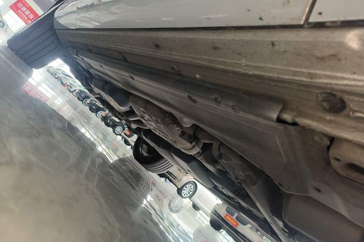 Used Volkswagen Touareg 2011 3.0 TSI Standard Version Right Side Sill