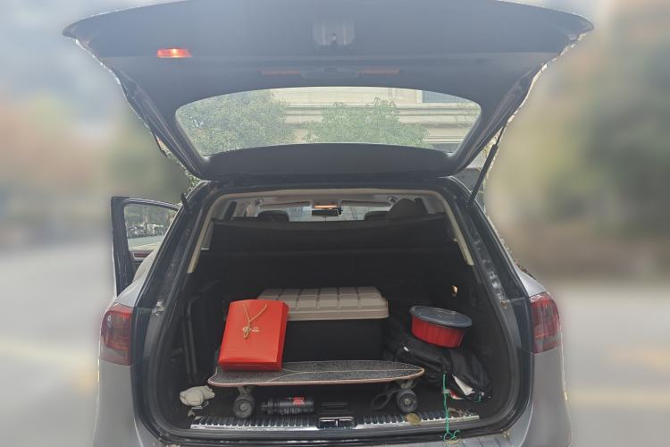 Used Volkswagen Touareg 2011 3.0 TSI Standard Version Trunk