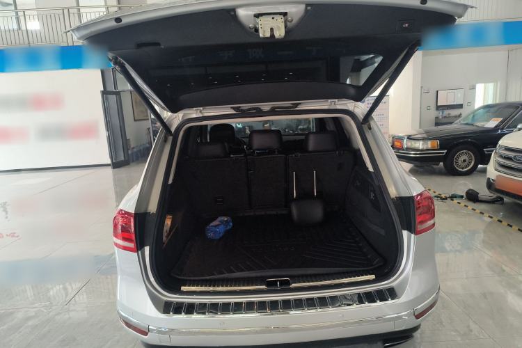 Used Volkswagen Touareg 2011 3.0 TSI Standard Version Trunk