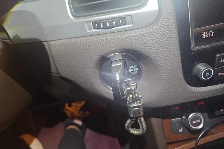 Used Volkswagen Touareg 2011 3.0 TSI Hybrid Vehicle Key