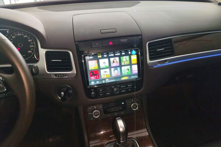 Used Volkswagen Touareg 2011 3.0 TSI Standard Version Audio And AC Panel
