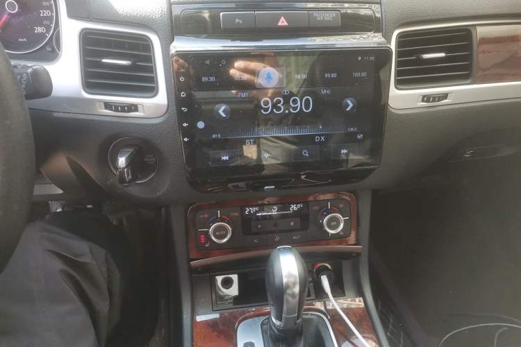 Used Volkswagen Touareg 2011 3.0 TSI Standard Version Audio And AC Panel