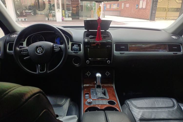Used Volkswagen Touareg 2011 3.0 TSI Standard Version Center Console