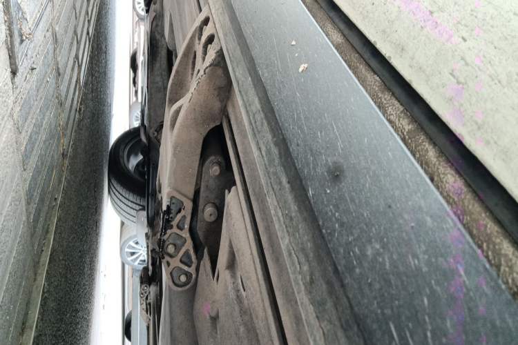 Used Volkswagen Touareg 2011 3.0 TDI Diesel Comfort Version Chassis Rear Left