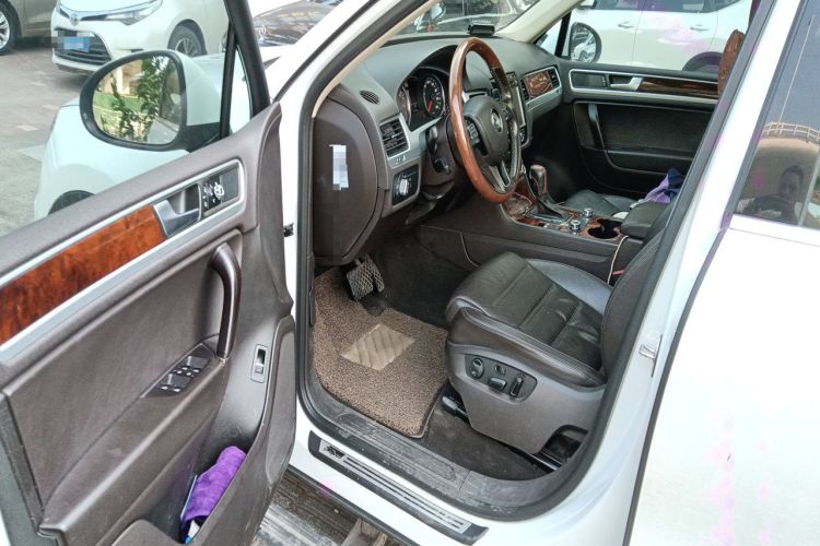 Used Volkswagen Touareg 2011 3.0 TDI Diesel Comfort Version Driver Seat