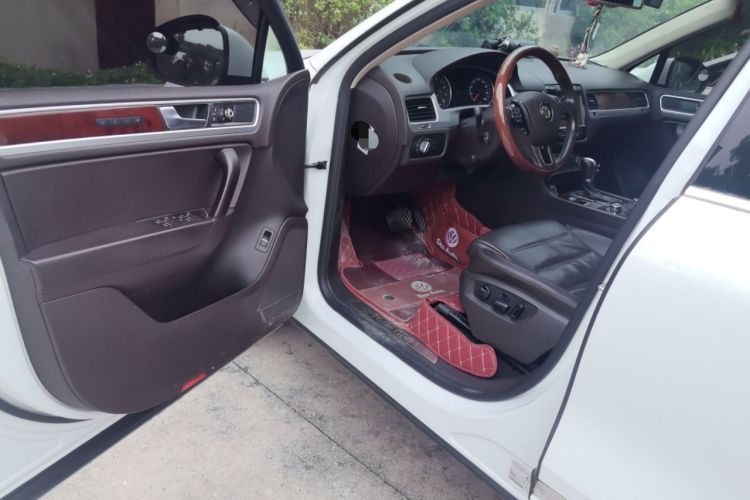 Used Volkswagen Touareg 2011 3.0 TSI High-End Version Driver Seat