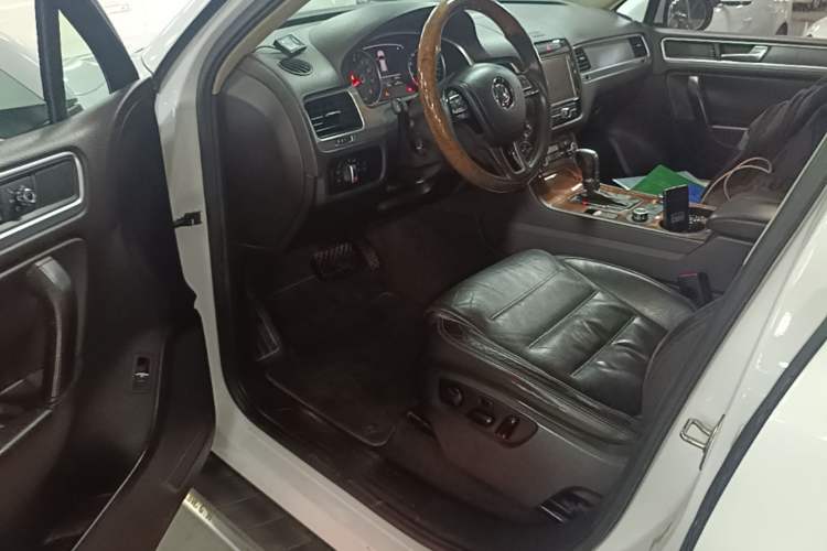 Used Volkswagen Touareg 2011 3.0 TSI Comfort Version Driver Seat