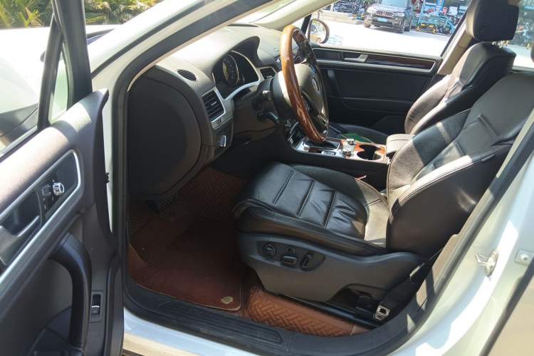 Used Volkswagen Touareg 2011 3.0 TSI Comfort Version Driver Seat