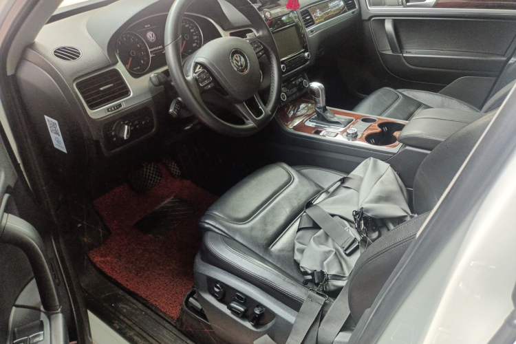 Used Volkswagen Touareg 2011 3.0 TSI Standard Version Driver Seat
