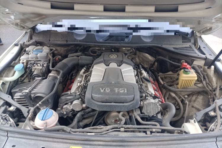 Used Volkswagen Touareg 2011 3.0 TSI Comfort Version Engine Bay