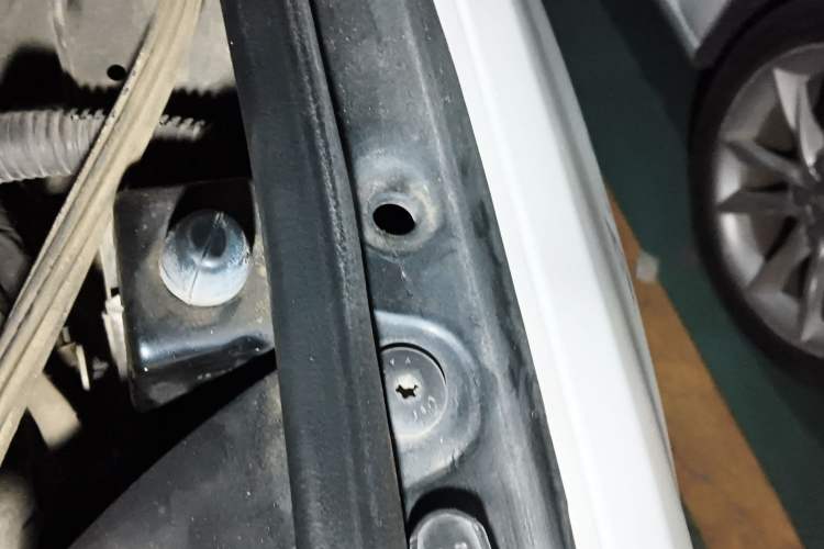 Used Volkswagen Touareg 2011 3.0 TSI Comfort Version Engine Bay Left