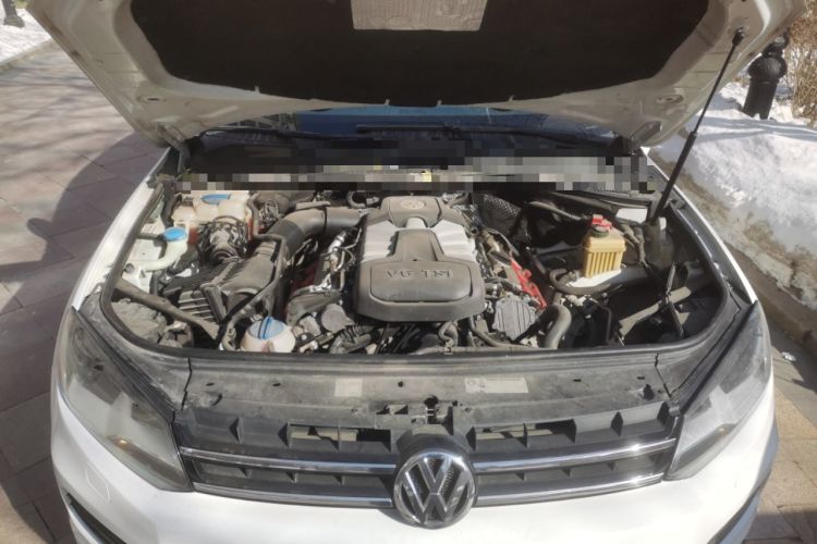 Used Volkswagen Touareg 2011 3.0 TSI Standard Version Engine Bay