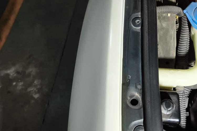 Used Volkswagen Touareg 2011 3.0 TSI Comfort Version Engine Bay Right