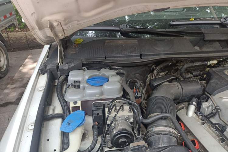 Used Volkswagen Touareg 2011 3.0 TSI Standard Version Engine Bay Right