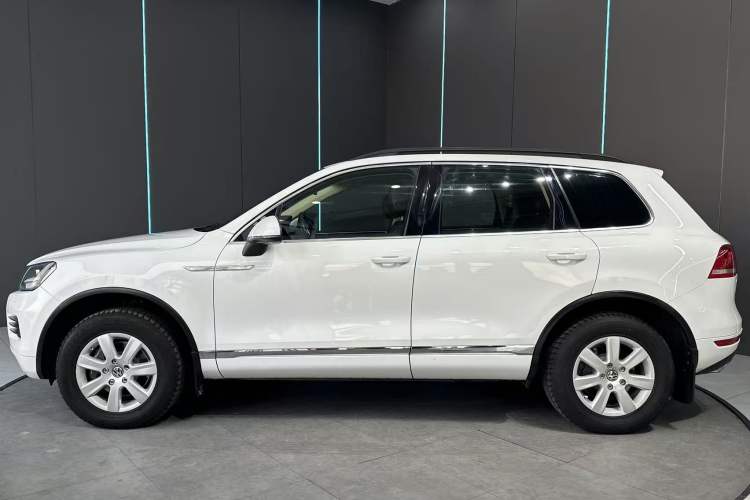 Used Volkswagen Touareg 2011 3.0 TSI Standard Version Exterior 4