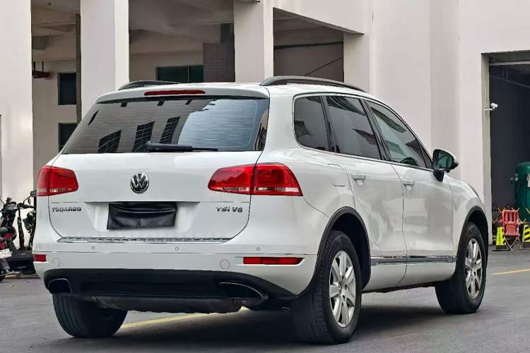 Used Volkswagen Touareg 2011 3.0 TSI Standard Version Exterior 4