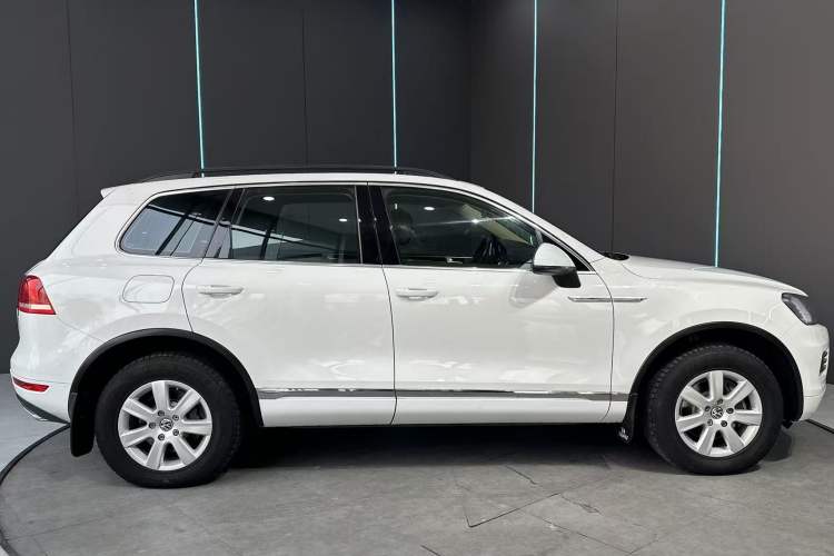 Used Volkswagen Touareg 2011 3.0 TSI Standard Version Exterior 5