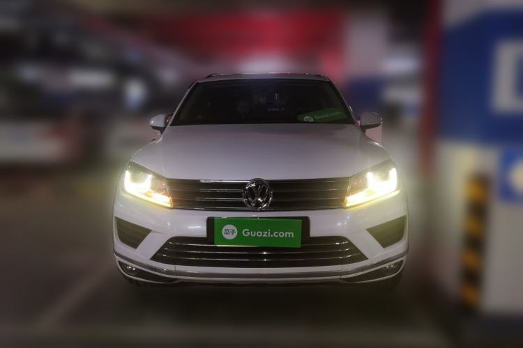 Used Volkswagen Touareg 2011 3.0 TSI Comfort Version Front