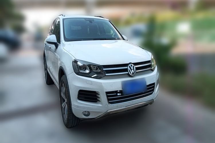 Used Volkswagen Touareg 2011 3.0 TDI Diesel Comfort Version Front Right 45 Deg