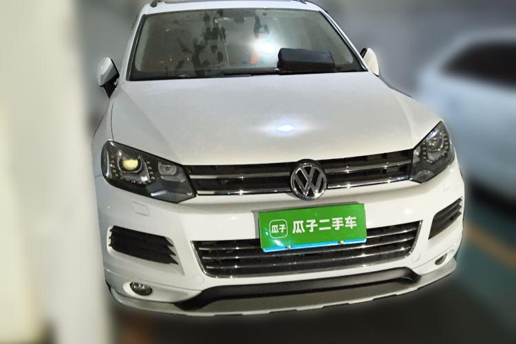 Used Volkswagen Touareg 2011 3.0 TSI Comfort Version Front Right 45 Deg