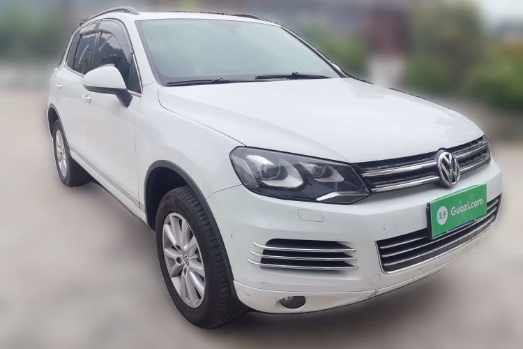 Used Volkswagen Touareg 2011 3.0 TSI High-End Version Front Right 45 Deg