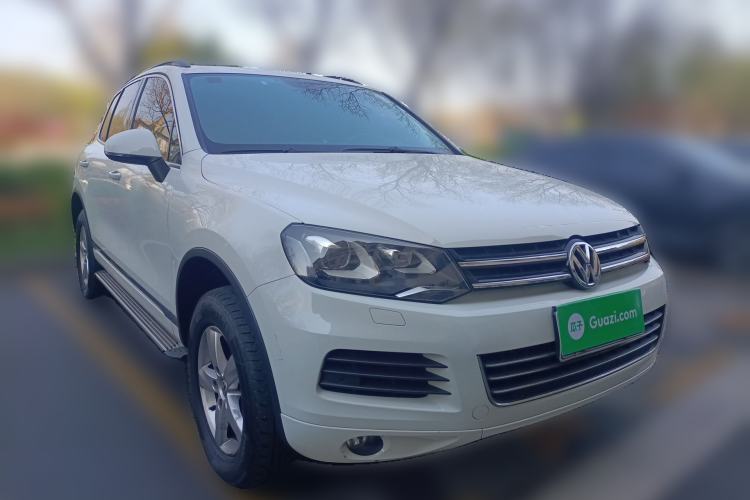 Used Volkswagen Touareg 2011 3.0 TSI Comfort Version Front Right 45 Deg