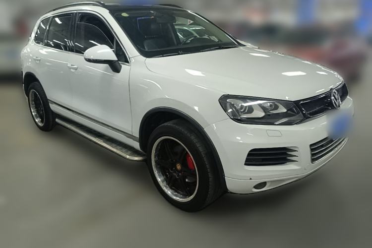 Used Volkswagen Touareg 2011 3.0 TSI Comfort Version Front Right 45 Deg