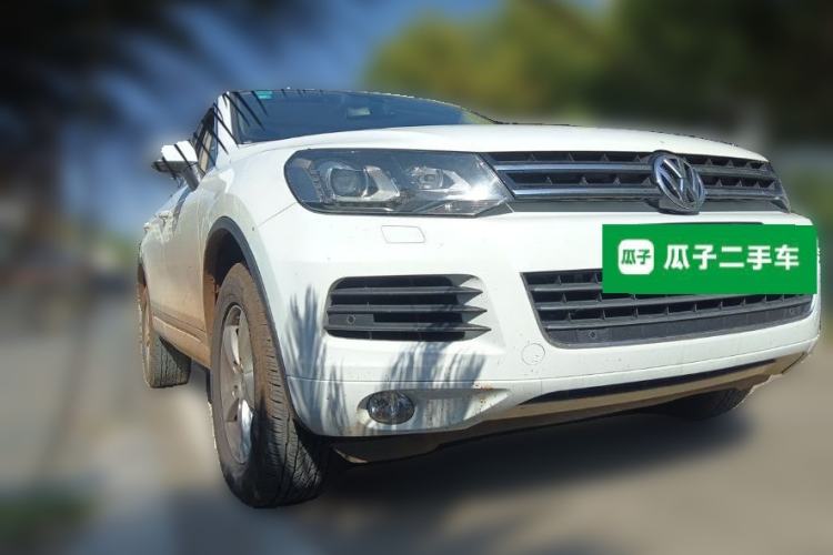 Used Volkswagen Touareg 2011 3.0 TSI Comfort Version Front Right 45 Deg