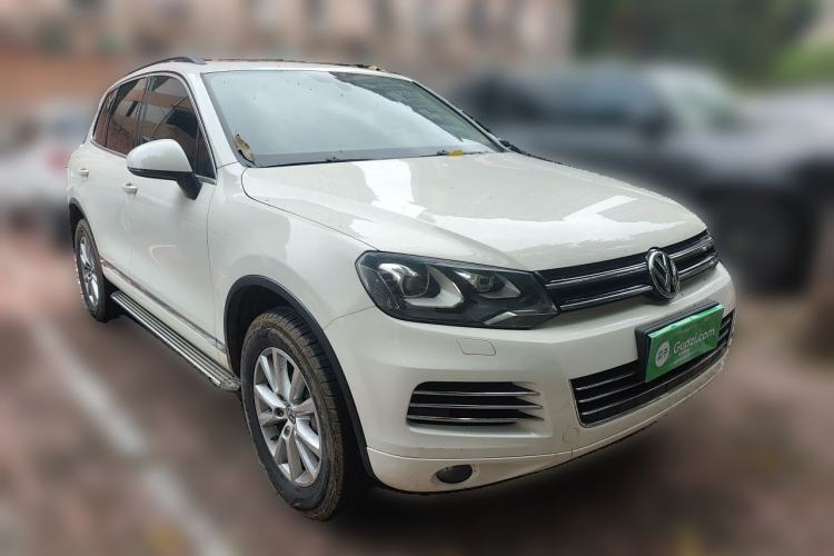 Used Volkswagen Touareg 2011 3.0 TSI High-End Version Front Right 45 Deg