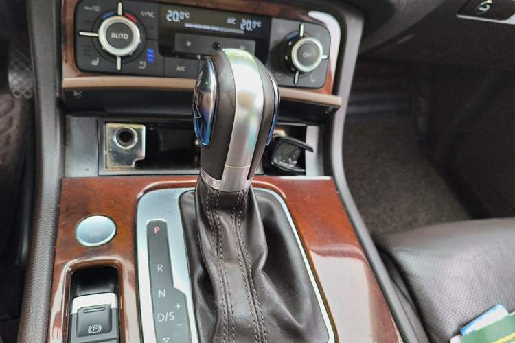Used Volkswagen Touareg 2011 3.0 TSI High-End Version Gear Lever