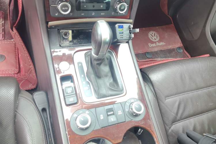 Used Volkswagen Touareg 2011 3.0 TSI High-End Version Gear Lever