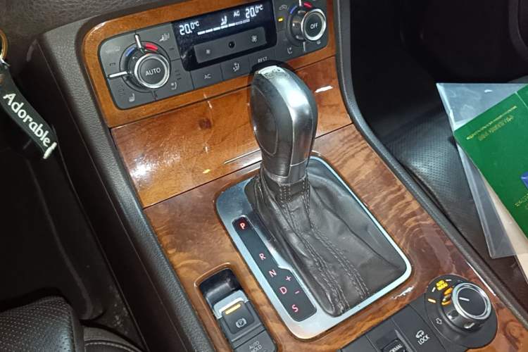 Used Volkswagen Touareg 2011 3.0 TSI Comfort Version Gear Lever