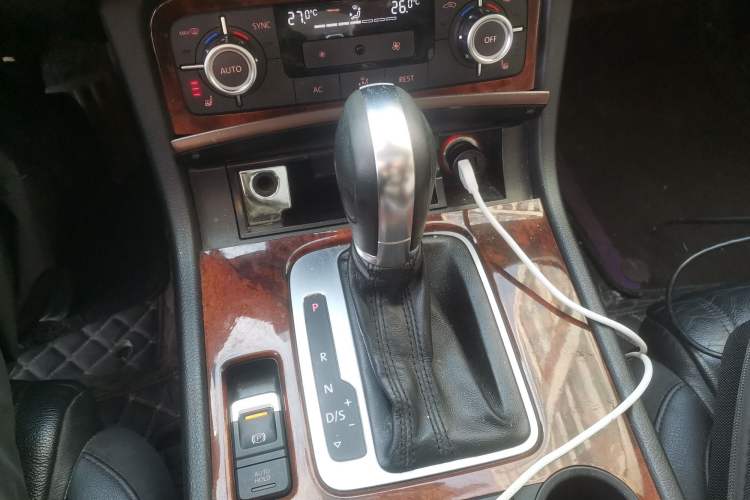 Used Volkswagen Touareg 2011 3.0 TSI Standard Version Gear Lever