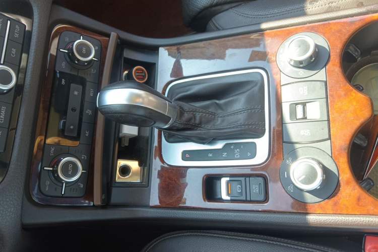 Used Volkswagen Touareg 2011 3.0 TSI Comfort Version Gear Lever