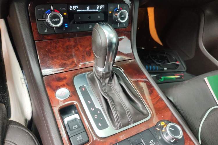 Used Volkswagen Touareg 2011 3.0 TSI High-End Version Gear Lever