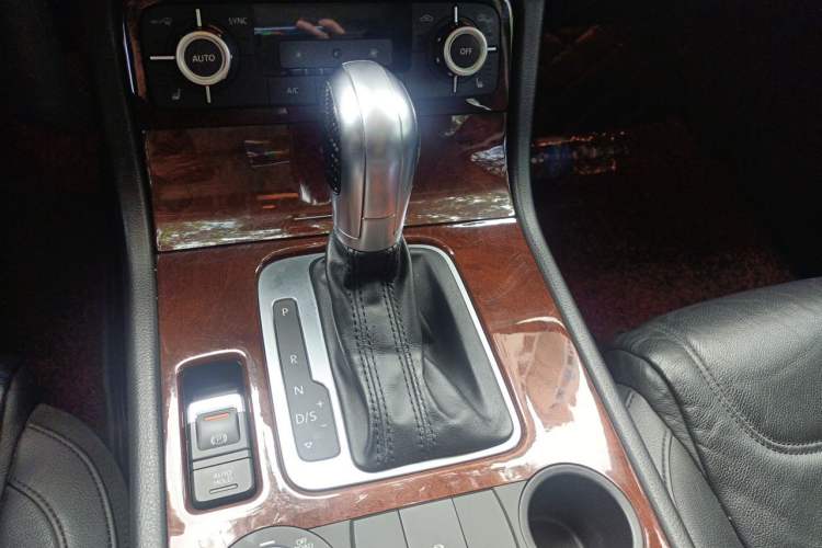 Used Volkswagen Touareg 2011 3.0 TSI Standard Version Gear Lever