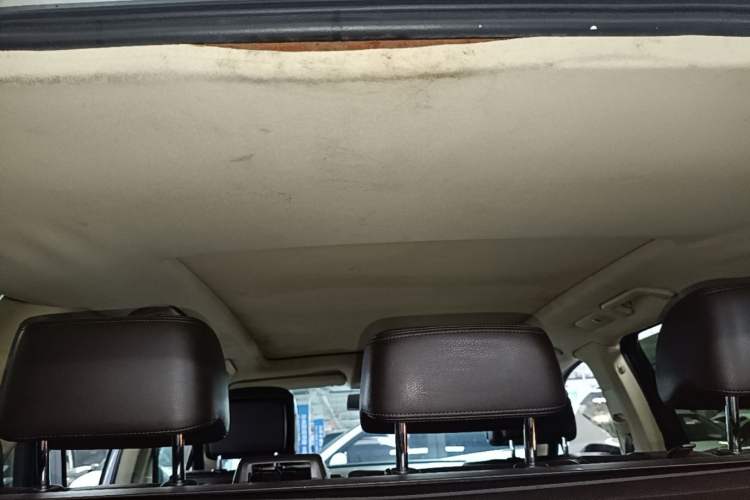 Used Volkswagen Touareg 2011 3.0 TSI Comfort Version Headliner