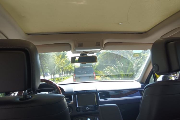 Used Volkswagen Touareg 2011 3.0 TSI Comfort Version Headliner