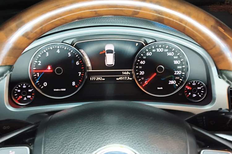 Used Volkswagen Touareg 2011 3.0 TSI Comfort Version Instrument Cluster