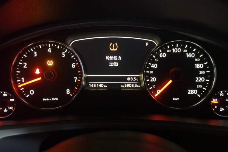 Used Volkswagen Touareg 2011 3.0 TSI Comfort Version Instrument Cluster