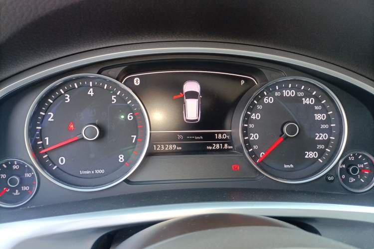 Used Volkswagen Touareg 2011 3.0 TSI Comfort Version Instrument Cluster
