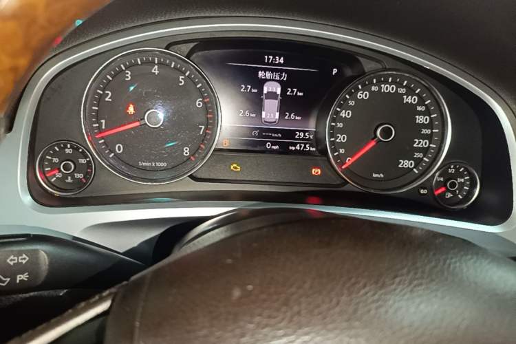 Used Volkswagen Touareg 2011 3.0 TSI Comfort Version Instrument Cluster
