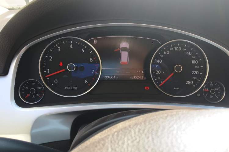 Used Volkswagen Touareg 2011 3.0 TSI Comfort Version Instrument Cluster