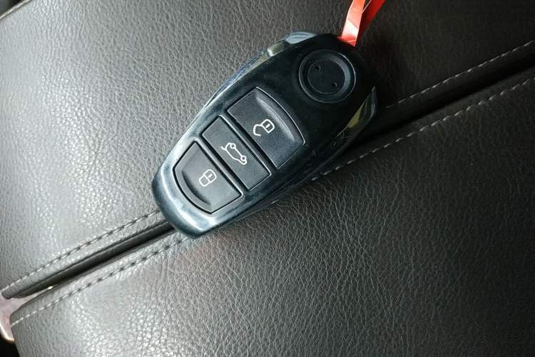 Used Volkswagen Touareg 2011 3.0 TSI Standard Version Interior 1