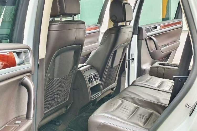 Used Volkswagen Touareg 2011 3.0 TSI Standard Version Interior 4