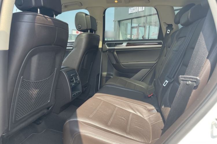 Used Volkswagen Touareg 2011 3.0 TSI Comfort Version Interior 5